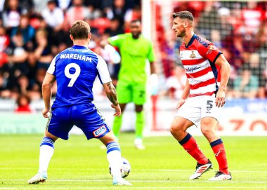 Doncaster Rovers takımından Matty Pearson, Birleşik Krallık 'ın Doncaster kentindeki Eco-Power Stadyumu' nda oynanan Gök İddia Ligi 1 karşılaşmasında Doncaster Rovers Exeter City 'ye karşı. 