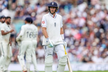 İngiltere 'den Joe Root, 5. Rothesay Test Maçı' nda işten çıkarılmasının ardından üzgün görünüyor. 4. İngiltere, Hindistan 'a karşı Kia Oval, Londra, 3 Ağustos 2025