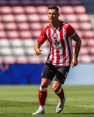 Sunderland 'dan Granit Xhaka 2 Ağustos 202' de İngiltere 'nin Sunderland şehrinde oynanan Sunderland-Real Betis maçında