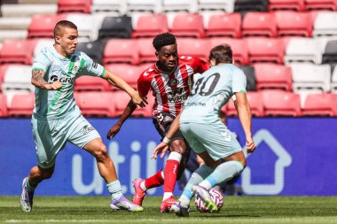 Sunderland 'dan Simon Adingra, 2 Ağustos 202' de Sunderland-Real Betis 'e karşı Stadium Of Light, Sunderland, Birleşik Krallık' ta oynanan sezon öncesi dostluk maçı sırasında