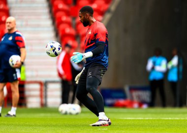 Thimothee Lo-Tutala Doncaster Rovers maç öncesi ısınma maçında kaleci Doncaster Rovers Exeter City 'ye karşı Eco-Power Stadyumu, Doncaster, Birleşik Krallık 