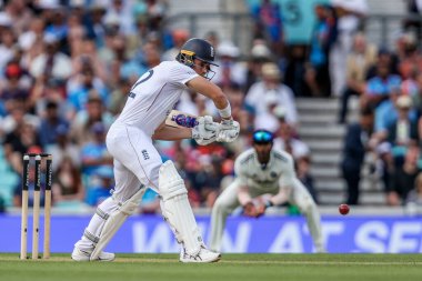 İngiltere 'den Jacob Bethell 5. Rothesay Deneme Maçı' nda 4. İngiltere Hindistan 'a karşı Kia Oval, Londra, İngiltere, 3 Ağustos 2025