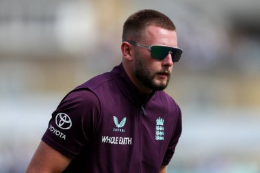 İngiltere 'den Gus Atkinson, 5. Rothesay Test Maçı öncesinde ısınıyor. 3. İngiltere, Hindistan' a karşı Kia Oval, Londra, 2 Ağustos 2025