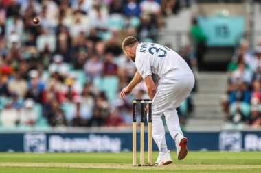 İngiltere 'den Gus Atkinson topu 5. Rothesay Test Maçı 2. İngiltere - Hindistan maçı sırasında 1 Ağustos 2025' te Londra, Kia Oval 'da veriyor.
