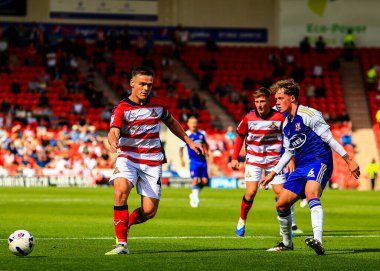 Doncaster Rovers takımından Owen Bailey, Doncaster Rovers 'a karşı Eco-Power Stadyumu, Doncaster, Birleşik Krallık' ta oynanan 1. 