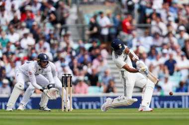 Hindistan 'ın Akash Deep takımı 5. Rothesay Test Maçı' nda 3. İngiltere Hindistan 'a karşı 2 Ağustos 2025' te Londra, Kia Oval 'da yarasalar.