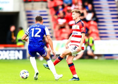 Doncaster Rovers takımından James Maxwell, İngiltere 'nin Doncaster şehrindeki Eco-Power Stadyumu' nda oynanan 1. 