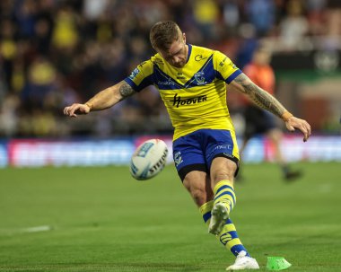 Warrington Wolves 'tan Marc Sneyd, İngiltere' nin Leigh Spor Köyü 'nde oynanan 20. Leigh Leopards - Warrington Wolves maçında bir gol attı.,  