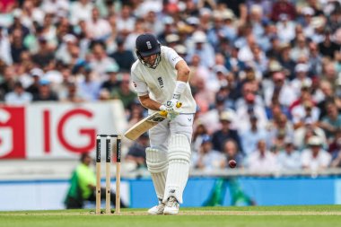 İngiltere 'den Joe Root, 1 Ağustos 2025' te Kia Oval, Londra, İngiltere 'de oynanan 5. Rothesay Test Maçı' nda Hintli Mohammed Siraj tarafından LBW 'ye yenildi.