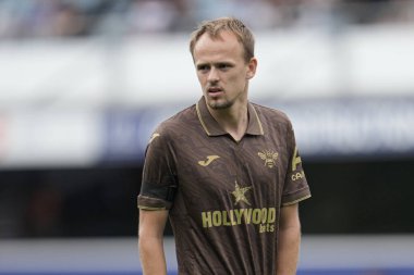 Brentford 'dan Mikkel Damsgaard sezon öncesi dostluk maçı sırasında Queens Park Rangers Brentford' a karşı Kiyan Prince Vakfı Stadyumu, Londra, 2 Ağustos 2025