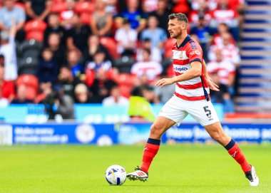 Doncaster Rovers takımından Matty Pearson 2 Ağustos 2025 'te Doncaster Rovers Exeter City maçında Eco-Power Stadyumu, Doncaster, İngiltere' de karşılaştı.