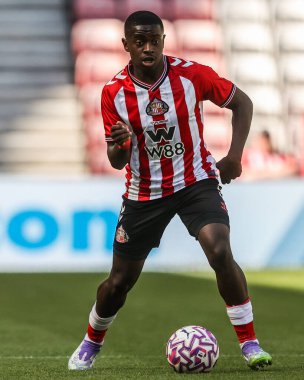 Sunderland 'dan Noah Sadiki, 2 Ağustos 202' de İngiltere 'nin Sunderland şehrinde oynanan Sunderland-Real Betis maçında...