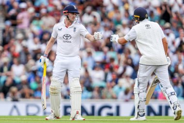 İngiltere 'den Harry Brook 5. Rothesay Test Maçı' nda yarım yüzyılı kutluyor. 4. İngiltere Hindistan 'a karşı Kia Oval, Londra, İngiltere, 3 Ağustos 2025