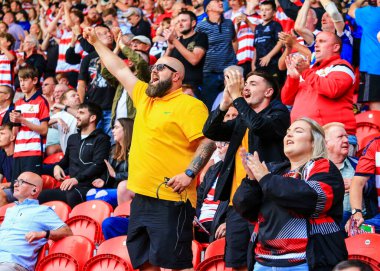 Doncaster Rovers taraftarları, 2 Ağustos 2025 'te İngiltere' nin Doncaster şehrindeki Eco-Power Stadyumu 'nda oynanan 1.