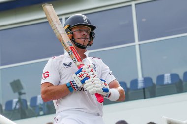 İngiltere 'den Ollie Pope, 4. Rothesay Test Maçı öncesinde Hindistan' a karşı Kia Oval, Londra, İngiltere, 3 Ağustos 2025 'te sahaya çıkıyor.