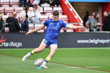 Warrington Wolves 'tan Josh Thewlis maç öncesi ısınma turunda Betfred Süper Lig 20. Leigh Leopards' a karşı Leigh Spor Köyü, Leigh, İngiltere,  