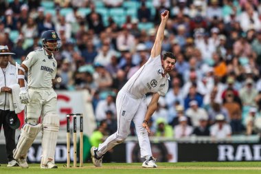 İngiltere 'den Josh Dil topu 5. Rothesay Test Maçı 2. İngiltere - Hindistan maçı sırasında 1 Ağustos 2025' te Londra, Kia Oval 'da veriyor.