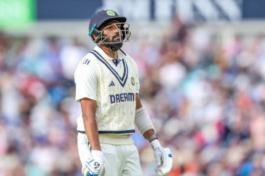 Hintli Prasidh Krishna, 5. Rothesay Test Maçı 'nda işten çıkarılmasının ardından üzgün görünüyor. 3. İngiltere Hindistan' a karşı Kia Oval, Londra, İngiltere, 2 Ağustos 2025