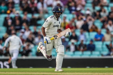 Hindistan 'dan Sai Sudharsan neredeyse topu İngiltere' den Zak Crawley 'in ellerine atıyordu. Ancak 5. Rothesay Test Maçı' nda topu düşürdü. 2.