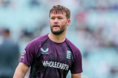 İngiltere 'den Ben Duckett, 5. Rothesay Test Maçı öncesinde İngiltere ile Hindistan' ın 4 Ağustos 202 'de Kia Oval, Londra' da karşılaşması öncesinde ısınıyor.