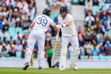 İngiltere 'den Jamie Smith ve Jamie Overton, 5. Rothesay Test Maçı' nda 5. İngiltere - Hindistan - Kia Oval, Londra, Birleşik Krallık, 4 Ağustos 202