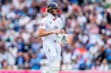 İngiliz Jamie Smith, 5. Rothesay Test Maçı 'nda işten çıkarılmasının ardından üzgün görünüyor. 5. İngiltere - Hindistan - Kia Oval, Londra, 4 Ağustos 202