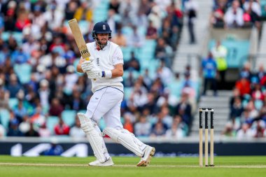 İngiltere 'den Jamie Overton, 5. Rothesay Deneme Maçı' nda 5. İngiltere Hindistan 'a karşı Kia Oval, Londra, 4 Ağustos 202' de vuruş yaptı.