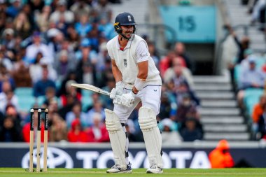 İngiltere 'nin Josh Dili, 5. Rothesay Deneme Maçı' nda 5. İngiltere ile Hindistan arasındaki Kia Oval, Londra, 4 Ağustos 202 'de yarasaları yaraladı.