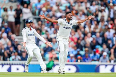 Hintli Mohammed Siraj, 5. Rothesay Test Maçı 'nda İngiltere' nin Hindistan 'a karşı 5. Kia Oval, Londra, 4 Ağustos 202 tarihinde İngiltere' den Jamie Overton 'ı kovmasının ardından kutlama yapıyor.