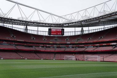 6 Ağustos 2025 'te Emirates Stadyumu' nda Arsenal 'in Villarreal' e karşı oynadığı sezon öncesi hazırlık maçı öncesinde Emirates Stadyumu 'nun genel görünümü
