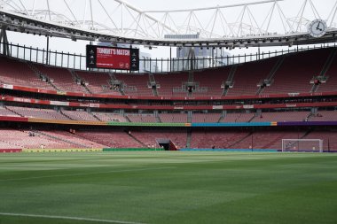 6 Ağustos 2025 'te Emirates Stadyumu' nda Arsenal 'in Villarreal' e karşı oynadığı sezon öncesi hazırlık maçı öncesinde Emirates Stadyumu 'nun genel görünümü