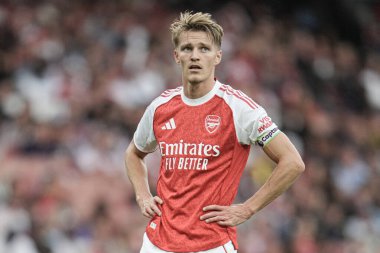 Arsenal 'den Martin degaard, Arsenal' in 6 Ağustos 2025 'te Emirates Stadyumu' nda Villarreal 'e karşı oynadığı sezon öncesi dostluk maçı sırasında