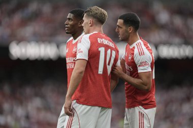 Arsenal oyuncuları sezon öncesi hazırlık maçı sırasında Arsenal, Villarreal 'e karşı Emirates Stadyumu, Londra, İngiltere, 6 Ağustos 2025