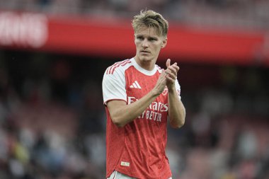 Arsenal 'den Martin degaard, 6 Ağustos 2025' te Emirates Stadyumu 'nda Arsenal' in Villarreal 'e karşı oynadığı sezon öncesi dostluk maçı sonrasında