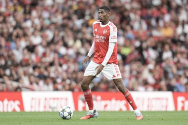 Arsenal 'den Cristian Mosquera, 6 Ağustos 2025' te Emirates Stadyumu 'nda Arsenal' in Villarreal 'e karşı oynadığı sezon öncesi dostluk maçı sırasında