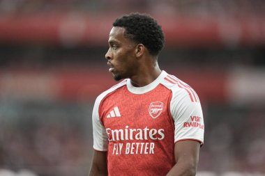 Arsenal 'den Jurrien Timber, 6 Ağustos 2025' te Emirates Stadyumu 'nda Arsenal' in Villarreal 'e karşı oynadığı sezon öncesi dostluk maçı sırasında