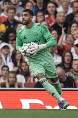 Arsenal 'den David Raya, Arsenal' in 6 Ağustos 2025 'te Emirates Stadyumu' nda Villarreal 'e karşı oynadığı sezon öncesi dostluk maçı sırasında