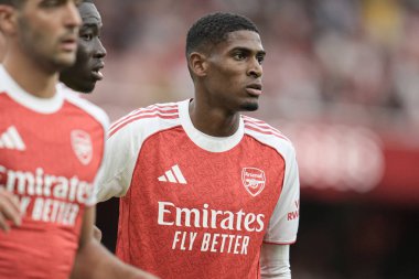 Arsenal 'den Cristian Mosquera, 6 Ağustos 2025' te Emirates Stadyumu 'nda Arsenal' in Villarreal 'e karşı oynadığı sezon öncesi dostluk maçı sırasında