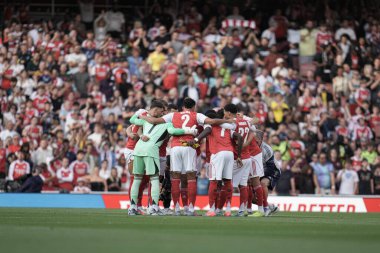 Arsenal takımı, 6 Ağustos 2025 'te Emirates Stadyumu' nda Arsenal 'in Villarreal' e karşı oynadığı sezon öncesi dostluk maçı sırasında toplandı.