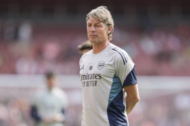 Teknik direktör yardımcısı Gabriel Heinze, 6 Ağustos 2025 tarihinde Emirates Stadyumu 'nda oynanan sezon öncesi dostluk maçı öncesinde Arsenal, Villarreal' e karşı.