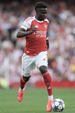Arsenal takımından Bukayo Saka, 6 Ağustos 2025 tarihinde Emirates Stadyumu 'nda oynanan Arsenal-Villarreal maçında