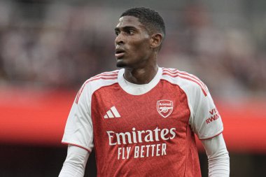 Arsenal 'den Cristian Mosquera, 6 Ağustos 2025' te Emirates Stadyumu 'nda Arsenal' in Villarreal 'e karşı oynadığı sezon öncesi dostluk maçı sırasında