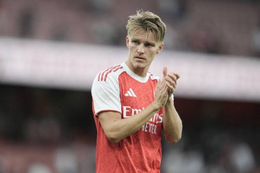 Arsenal 'den Martin degaard, Arsenal' in 6 Ağustos 2025 'te Emirates Stadyumu' nda Villarreal 'e karşı oynadığı sezon öncesi dostluk maçı sonrasında