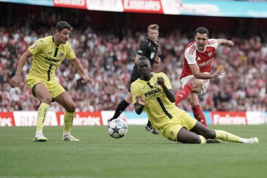 Arsenal 'den Mikel Merino, 6 Ağustos 2025' te İngiltere 'nin Emirates Stadyumu' nda oynanan sezon öncesi Arsenal-Villarreal maçında gol atma girişiminde bulundu.