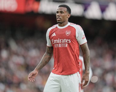 Arsenal 'li Gabriel, 6 Ağustos 2025' te Emirates Stadyumu 'nda Arsenal ile Villarreal arasında oynanan sezon öncesi dostluk maçı sırasında