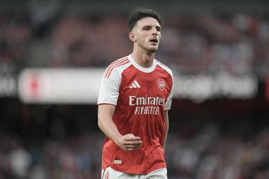 Arsenal 'den Declan Rice, 6 Ağustos 2025' te Emirates Stadyumu 'nda Arsenal ile Villarreal arasında oynanan sezon öncesi dostluk maçı sırasında