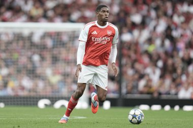 Arsenal 'den Cristian Mosquera, 6 Ağustos 2025' te Emirates Stadyumu 'nda Arsenal' in Villarreal 'e karşı oynadığı sezon öncesi dostluk maçı sırasında