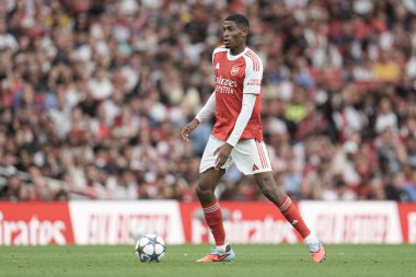 Arsenal 'den Cristian Mosquera, 6 Ağustos 2025' te Emirates Stadyumu 'nda Arsenal' in Villarreal 'e karşı oynadığı sezon öncesi dostluk maçı sırasında