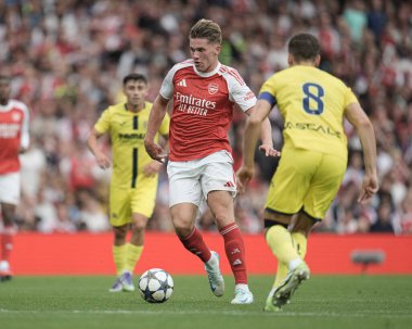 Arsenal 'den Viktor Gyokeres, 6 Ağustos 2025' te Emirates Stadyumu 'nda Arsenal' in Villarreal 'e karşı oynadığı sezon öncesi dostluk maçında topa vuruyor.