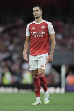Arsenal 'den Mikel Merino sezon öncesi dostluk maçı sırasında Arsenal, Villarreal' e karşı Emirates Stadyumu, Londra, İngiltere, 6 Ağustos 2025